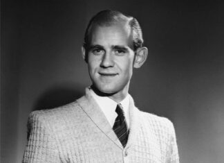 The Ultimate Style Guide: 4 Ways to Wear a Cropped Cardigan to Look Taller and Younger