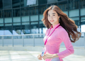 Why Are Young and Attractive Tour Guides Often Single? Travel Insider Spills the Beans