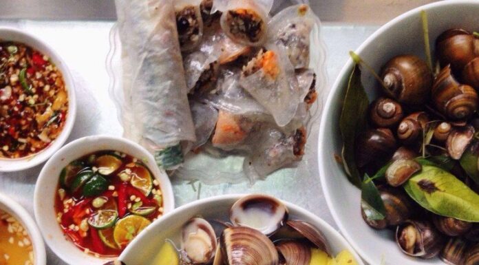 The Tiny Food Market: A “Snack Paradise” Hidden in Hanoi’s Heart, Famous Among Students