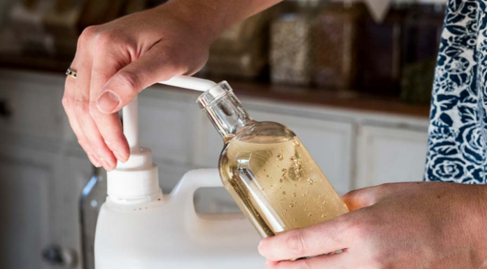 What Magic Happens When You Mix White Vinegar and Dish Soap?