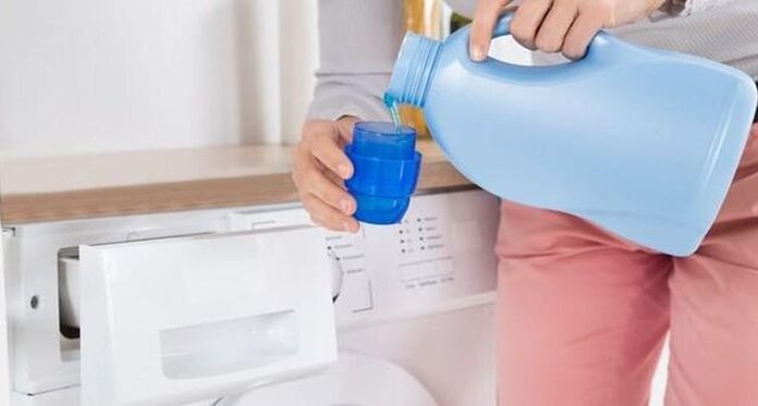 The Magic of Fabric Softener: Mastering the Art of Long-Lasting Fragrance and Machine Care on a Budget