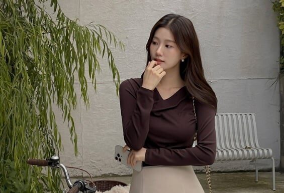 The Ultimate Guide to Styling Long-Sleeved Outfits for Any Occasion: Comfort and Chic Combined