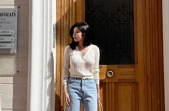 The Ultimate Guide to Winter Chic: 10 Effortless Ways to Style Your Knitwear and Denim