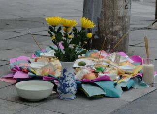 The Monthly Offering to Wandering Souls: Chant, Ritual, and Proper Offering