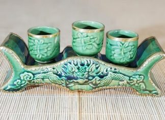 The Ultimate Guide to Ancestral Altar Setup: 3 or 5 Water Cups? Discover the Traditional Way to Arrange Water Cups for Peace and Prosperity.