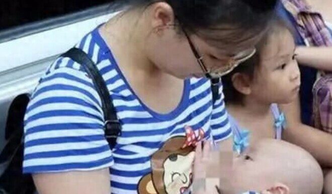 The Nursing Mom on the Subway: A Controversial Tale, You Won’t Believe What the Fellow Passengers Did!