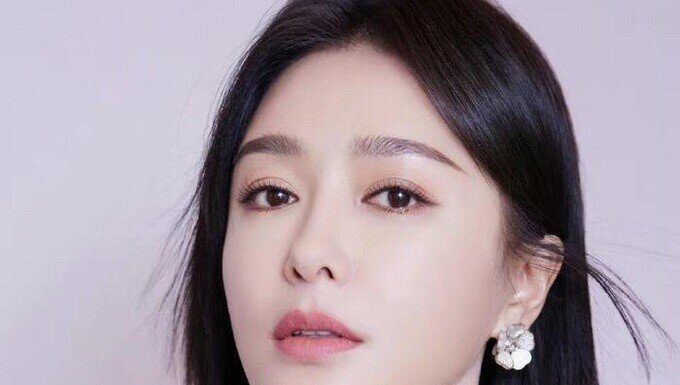 The Ever-Gorgeous Empress: Tan Lam’s Timeless Beauty and Effortless Short Hair Look