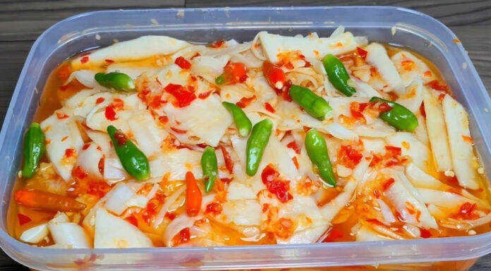 “The Ultimate Guide to Making Delicious and Crispy Pickled Bamboo Shoots at Home”