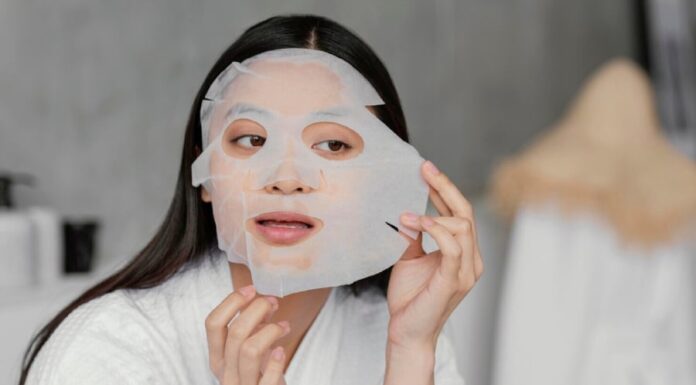 7 Face Masking Mistakes That Irritate, Damage, and Age Your Skin.