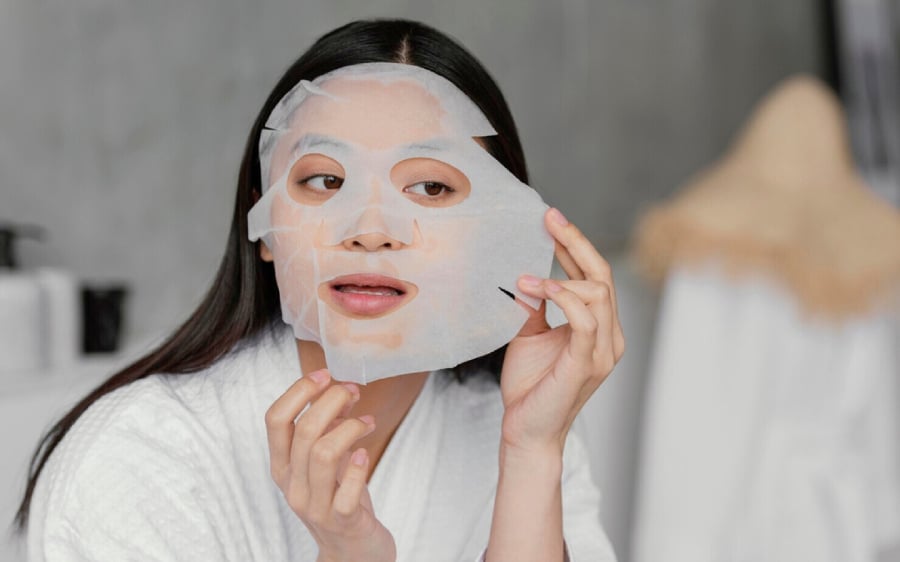 7 Face Masking Mistakes That Irritate, Damage, and Age Your Skin.