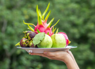 The Ancient Wisdom: Arranging a Fruit Plate on the Ancestral Altar, What’s the Correct Side – “East Fruit, West Peace”?