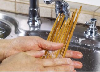 The Ultimate Guide to Wooden Chopstick Care: Keep Them Mold-Free and Pristine All Year Round