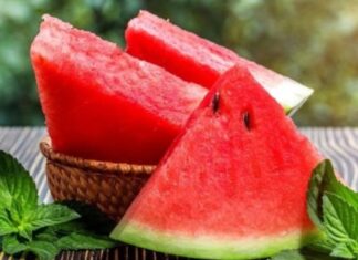 9 Amazing Reasons to Eat Watermelon