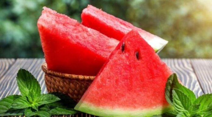 9 Amazing Reasons to Eat Watermelon