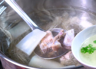 The Ultimate Bone Broth Recipe: A Simple Guide to Tender Meat and a Clear, Sweet Broth