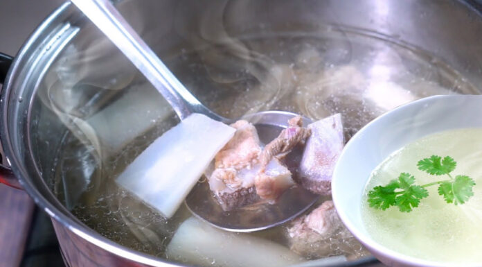 The Ultimate Bone Broth Recipe: A Simple Guide to Tender Meat and a Clear, Sweet Broth