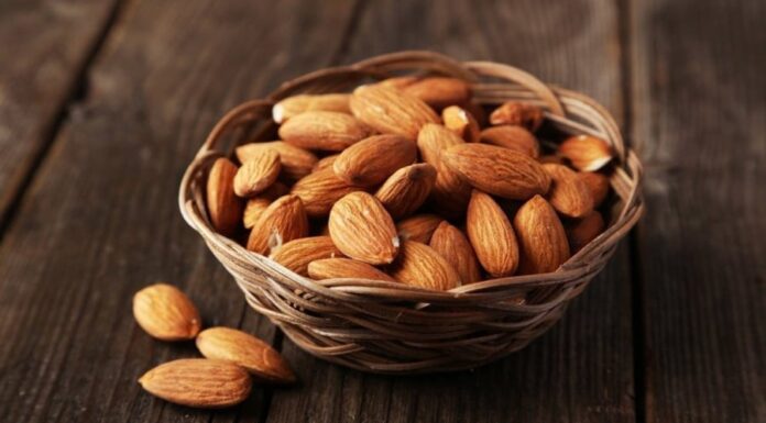 4 Bedtime Snacks That Help You Sleep Better and Lose Weight