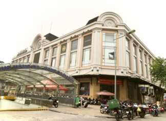 The Once-Bustling Marketplace in the Heart of the Old Quarter: From Vibrant to Vacant.