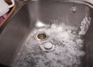 The Ultimate Guide to a Sparkling Clean Sink: No Scrubbing Required!