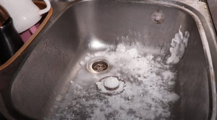 The Ultimate Guide to a Sparkling Clean Sink: No Scrubbing Required!