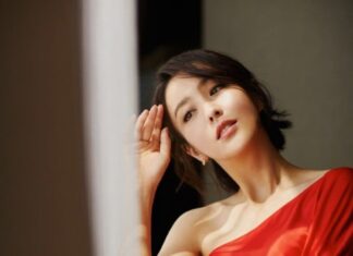 The Secret to Her Youthful Glow: Unveiling a Xinjiang Beauty’s Age-Defying Skin Care Routine at 40