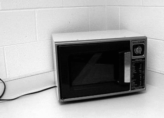 Should You Unplug Your Microwave When Not in Use? The Right Way to Do It.