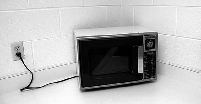 Should You Unplug Your Microwave When Not in Use? The Right Way to Do It.