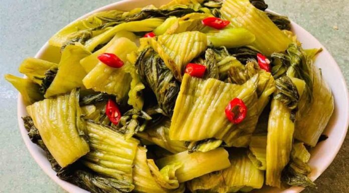 “The Ultimate Guide to Crispy, Tangy Pickled Cabbage”