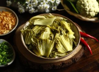 The Ultimate Guide to Pickling: 3 Tips for the Perfect Crunchy, Golden Yellow Pickles