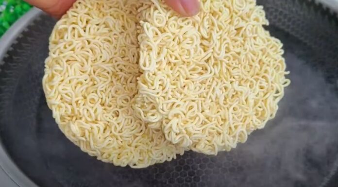 The Great Tomato Soup Mystery: Why is Instant Noodles Colloquially Known as “Mì Tôm” in Vietnam?