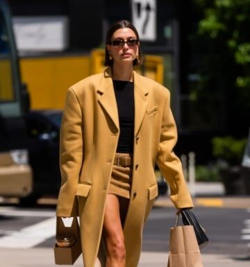 The Perfect “It” Girl: Hailey Bieber’s Guide to Effortless Street Style