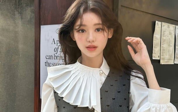 The Ultimate Summer Wardrobe Staples: 4 Versatile Pieces to Transition Seamlessly into the Cold Season and Elevate Your Style