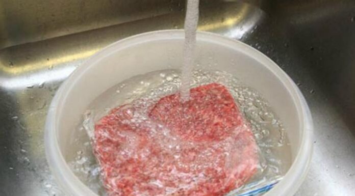 Defrosting Meat by Soaking it in Water: A Common and Harmful Mistake