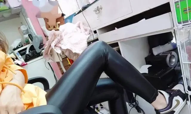 The 8 Types of Clothing You Shouldn’t Buy This Winter: A Waste of Money.