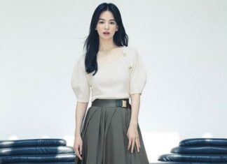 “The Timeless Elegance of Song Hye Kyo’s Wedding Guest Style: Mastering the “3-2-2″ Formula for a Refined Look”