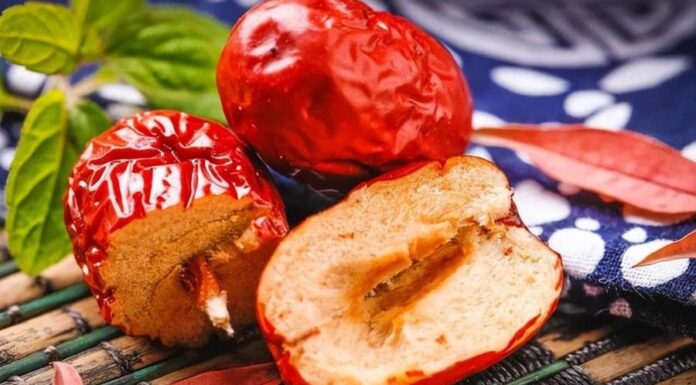 What Are the Benefits of Eating Dried Red Apples?