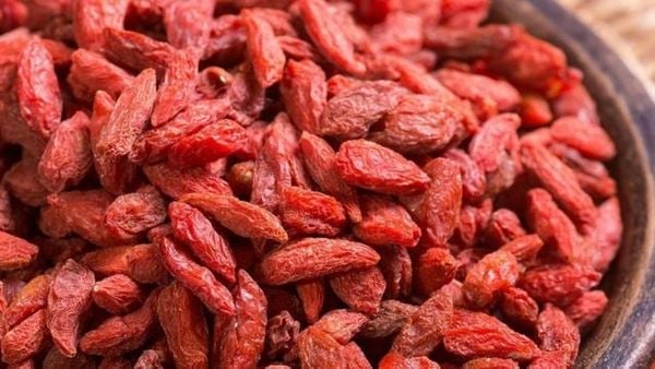 The Ultimate Beauty Boost: 5 Powerful Herbs for a Radiant You, Including the Esteemed “Queen Ginseng”