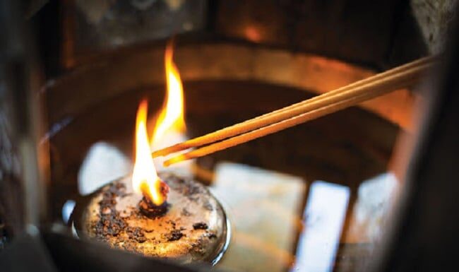 The Ancient Warning Unveiled: “Don’t Light Incense at Night” – What’s the Harm in That?