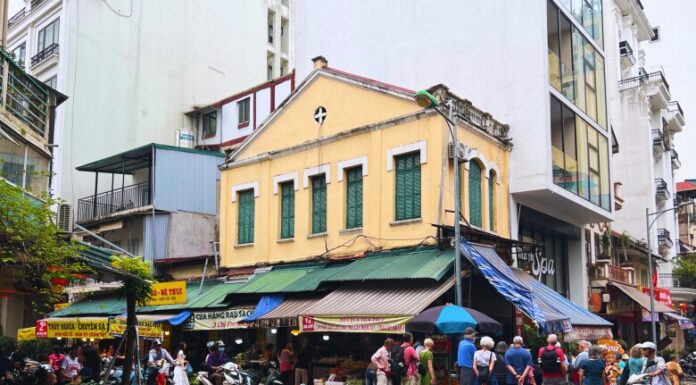 The “Market for the Rich” in the Heart of Hanoi’s Old Quarter: A Culinary Paradise Offering Homecooked Meals for the Lazy
