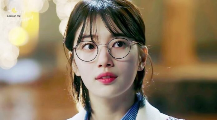 The Ultimate Guide to a Flawless, Natural Look: 5 Easy Steps for Glasses-Wearers