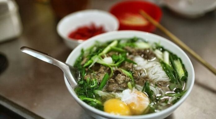 How Good Are Poached Eggs as a Side Dish for Pho, Really?