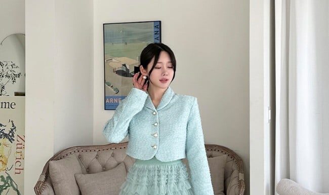 The Ultimate Guide to Styling Tweed: 10 Ways to Look Youthful and Modern