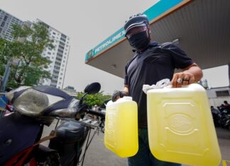 Should You Keep a Spare Gas Can in Your Car for Long-Distance Travel?