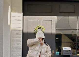 The Ultimate Style Guide: 4 Ways to Rock a Cropped Jacket Look