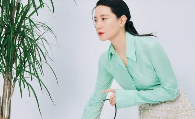 The Ultimate Style Guide: 10 Ways for Mature Women to Rock a Maxi Skirt