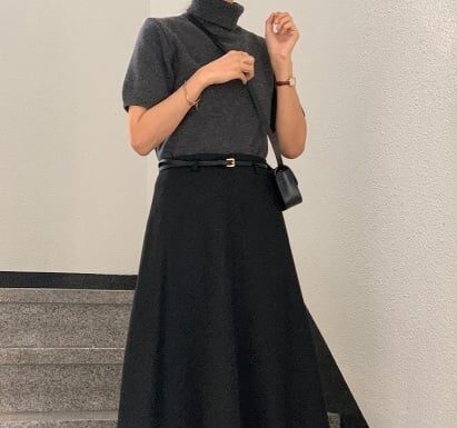 The Ultimate Guide to Styling Skirts: A Lesson from a Fashion Blogger on How to Flatter Your Figure and Elevate Your Style