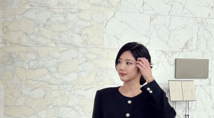 The Perfect 4 Shirt Styles for Round-Faced Ladies