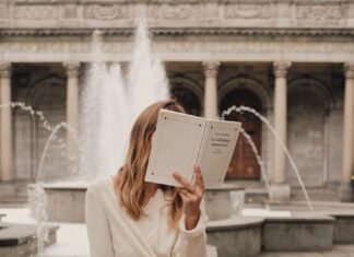 5 Timeless Tips to Master the Art of Effortless French-Girl Style