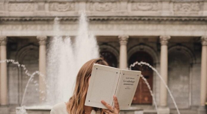 5 Timeless Tips to Master the Art of Effortless French-Girl Style