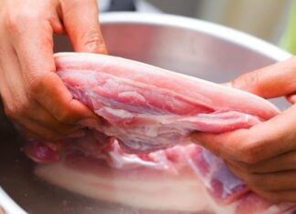 The Perfect Pork Boil: A Delicate Dance of Flavor and Detox